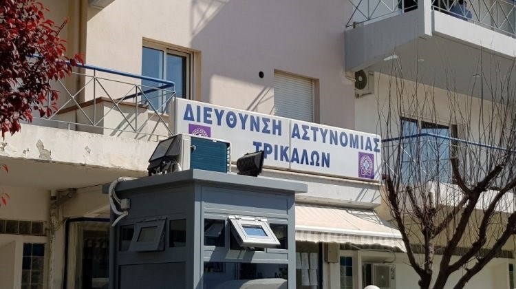 Τα “έτσουξε” και όρμηξε σε αστυνομικό