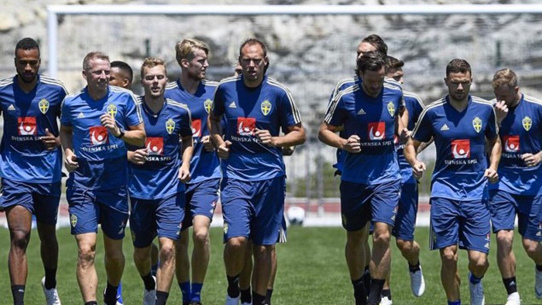 Θα της στήσουν άγαλμα- Δείτε τη μία και μοναδική φίλαθλο που υποδέχθηκε την εθνική Σουηδίας στη Ρωσία- ΦΩΤΟ