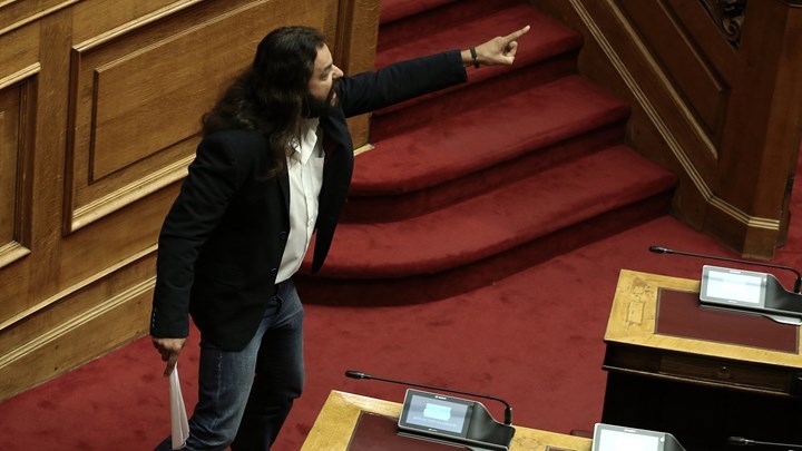 Διεγράφη από την ΚΟ της Χρυσής Αυγής ο Μπαρμπαρούσης – Το παραλήρημα στη Βουλή, η μήνυση Καμμένου-Κουβέλη και η παρέμβαση της Δικαιοσύνης