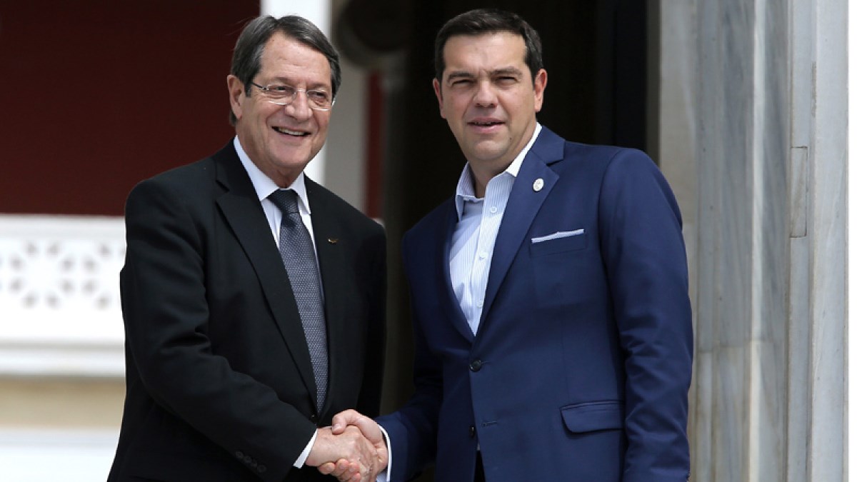 Τηλεφωνική επικοινωνία Αναστασιάδη-Τσίπρα για τη συμφωνία στο Σκοπιανό – Τα συγχαρητήρια του Κύπριου Προέδρου στον Έλληνα Πρωθυπουργού