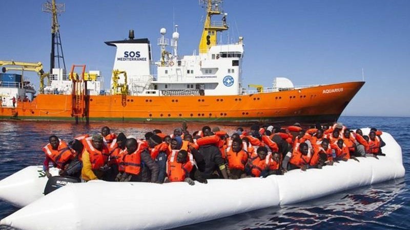 Η Μαδρίτη δεν αποκλείει το ενδεχόμενο να απελάσει ορισμένους από τους μετανάστες του Aquarius