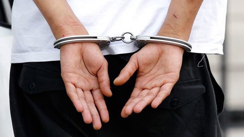 Ανήλικοι διέρρηξαν αυτοκίνητο για να κλέψουν… κουρευτική μηχανή