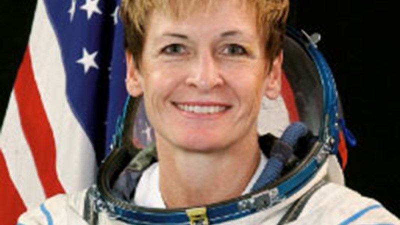 Βγήκε στη σύνταξη η μεγαλύτερη σε ηλικία γυναίκα αστροναύτης – Έχει κάνει δέκα διαστημικούς περιπάτους- BINTEO