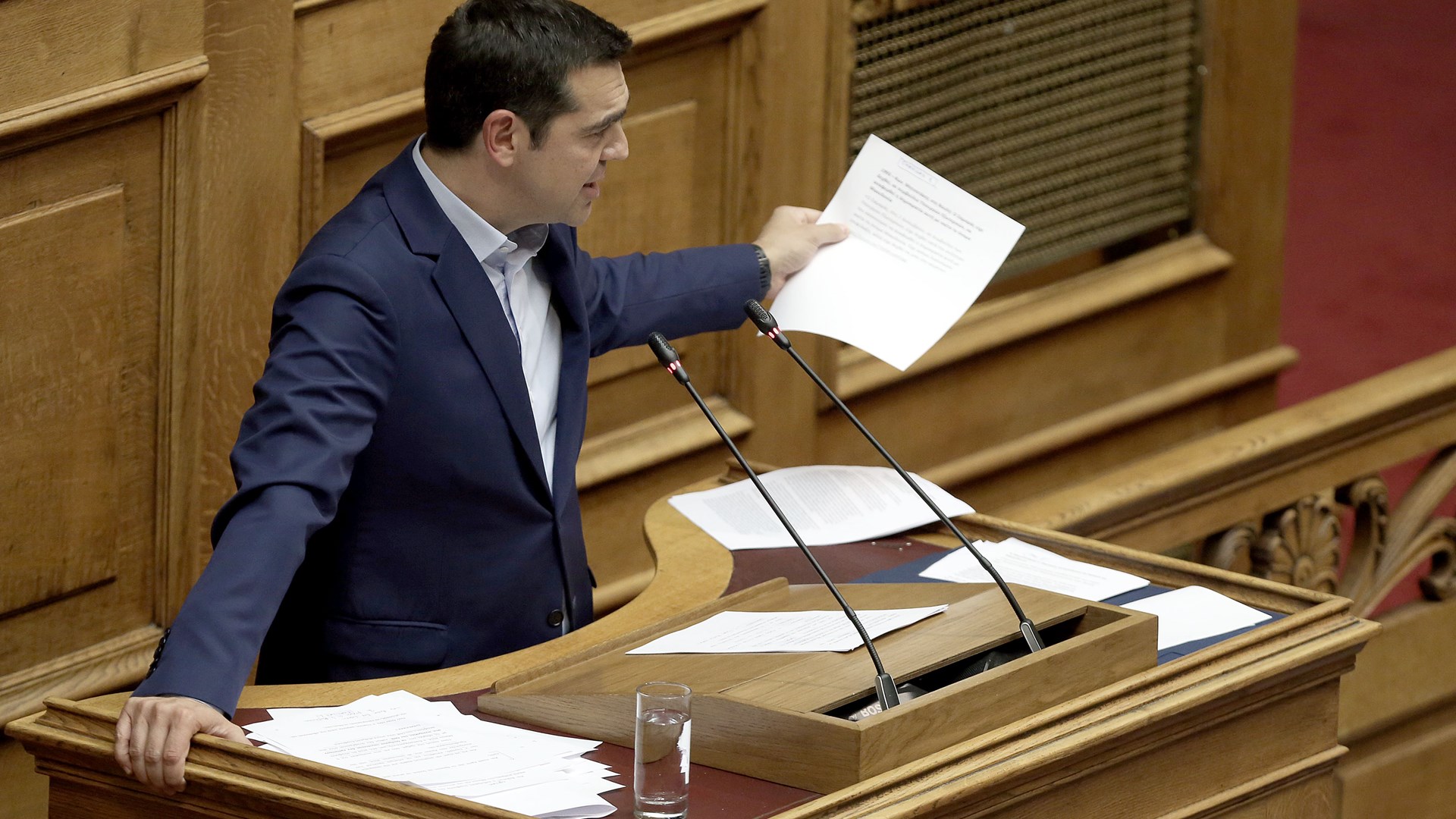 Αυτά είναι τα βίντεο που κατέθεσε στα πρακτικά της Βουλής ο Τσίπρας