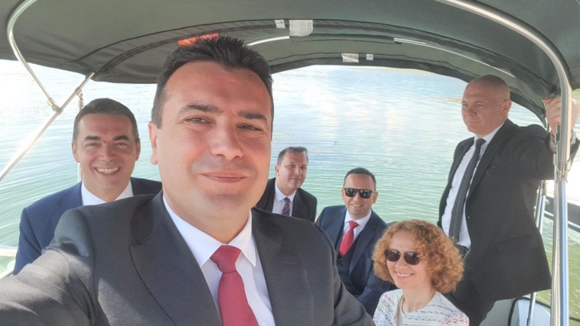 Η selfie του Ζόραν Ζάεφ από τις Πρέσπες – “Θέλουμε Μακεδονικές επιτυχίες” έγραψε στη λεζάντα – ΦΩΤΟ