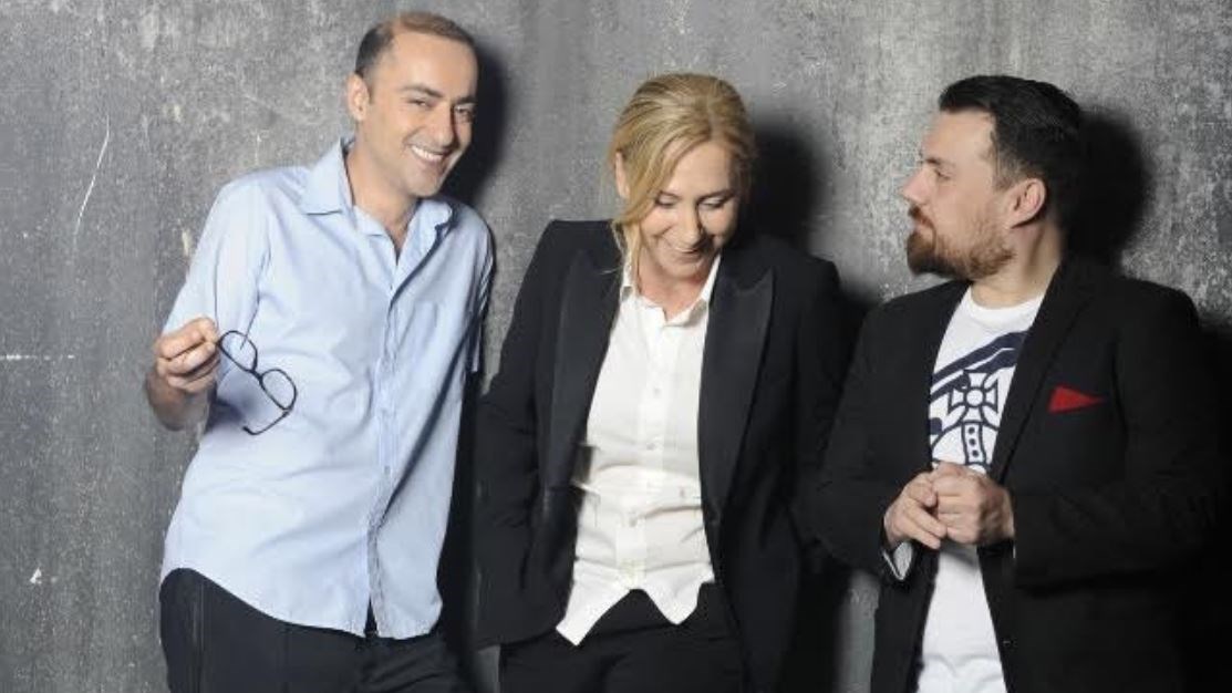 Ο Καραμουρατίδης ντύνει το «Πες μου μια λέξη» του «Λαμπέτη»