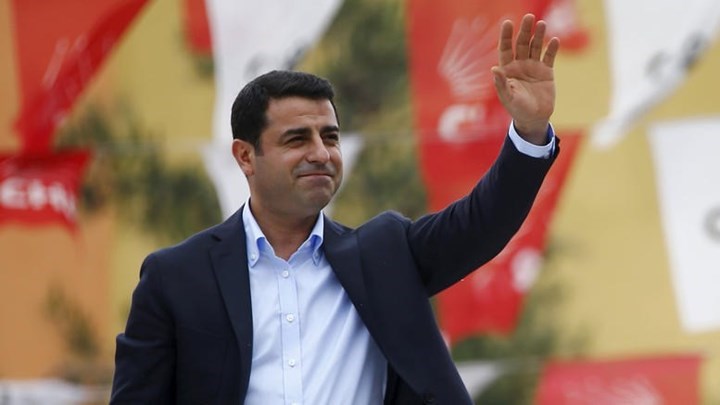 Τουρκικές εκλογές: Μετά από 20 μήνες μίλησε στην τηλεόραση ο φυλακισμένος ηγέτης του φιλοκουρδικού κόμματος