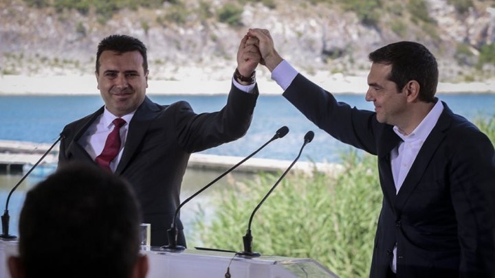 Reuters: Η συμφωνία με τα Σκόπια μπορεί να αυξήσει τις πιθανότητες ελάφρυνσης του χρέους