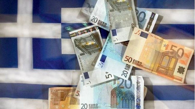 Bloomberg: Γιατί τα τρία προγράμματα που εφαρμόστηκαν στην Ελλάδα δεν έλυσαν το θέμα του χρέους