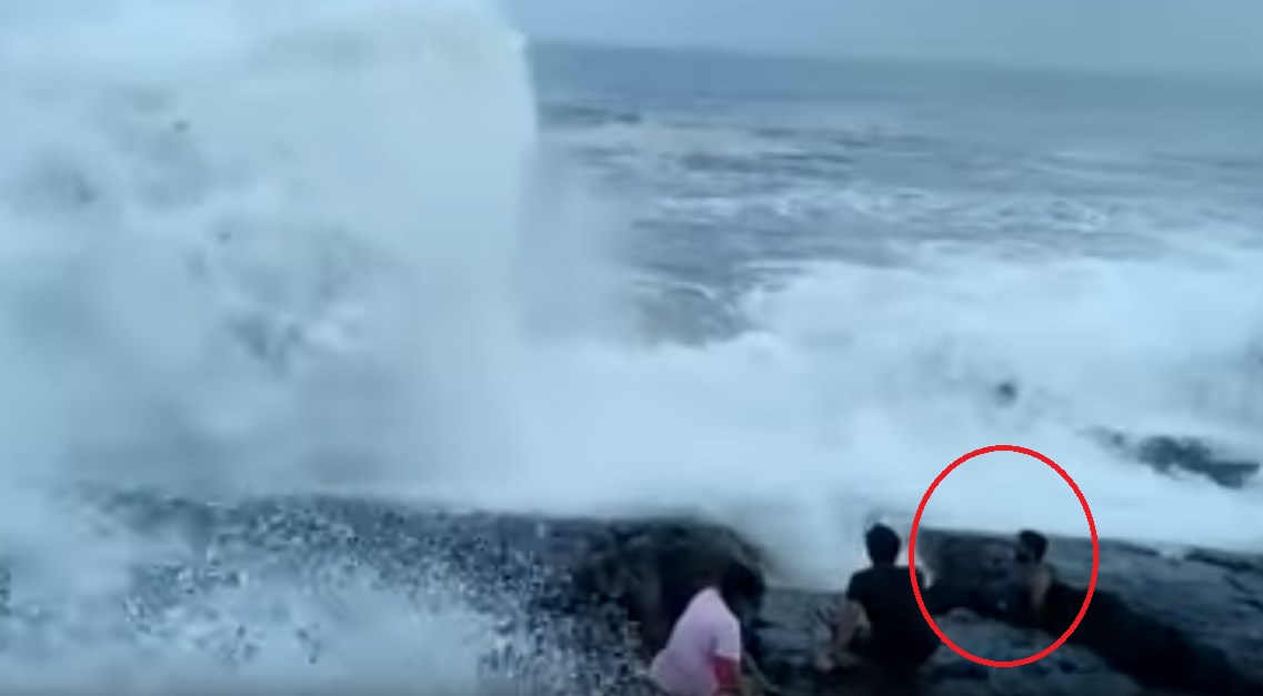 Η selfie είχε τραγική κατάληξη – Τεράστιο κύμα παρέσυρε 28χρονο και τον έπνιξε – ΒΙΝΤΕΟ