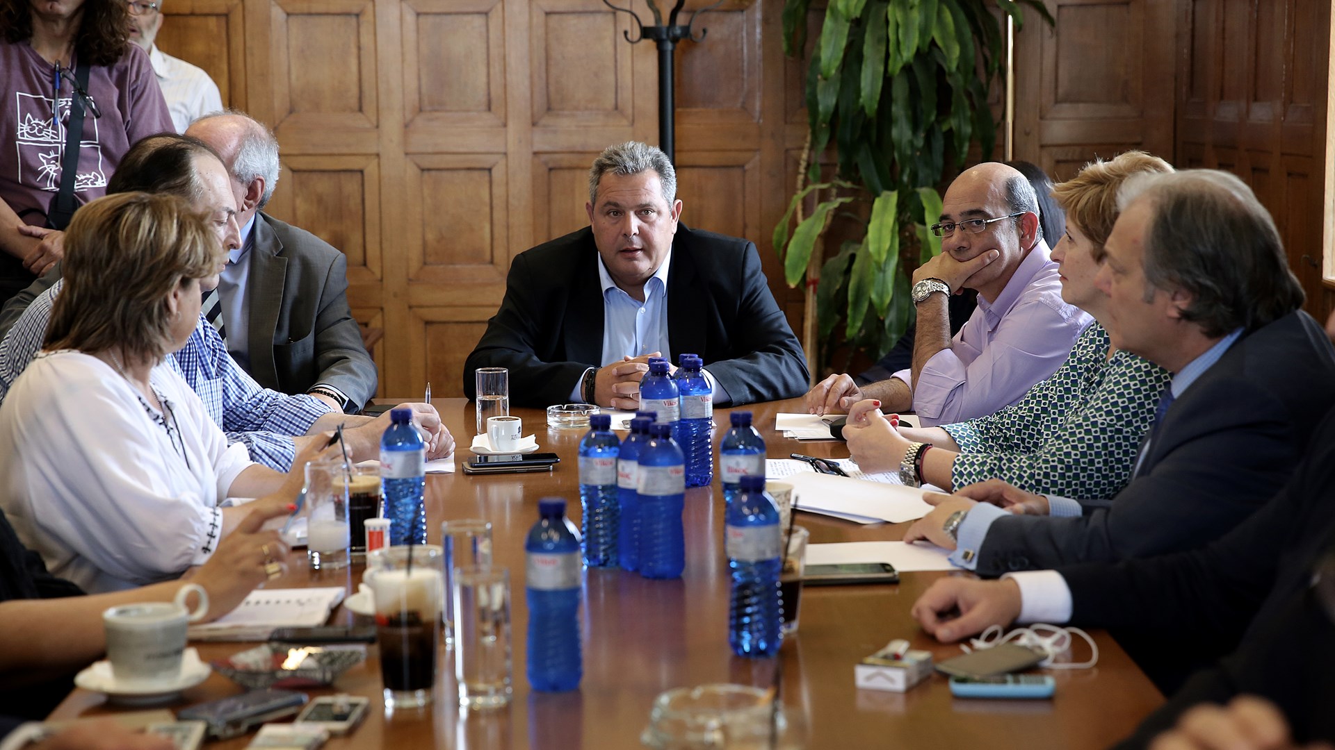 Σχέδιο εξαγοράς βουλευτών των ΑΝΕΛ κατήγγειλε ο Καμμένος – Ζητά εισαγγελική παρέμβαση για απειλές – ΒΙΝΤΕΟ