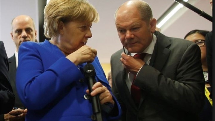 Στο ίδιο μήκος κύματος με τη Μέρκελ ο Σολτς: Θα έχουμε καλό τέλος για το ελληνικό πρόγραμμα – “Σφίγγα” για το χρέος