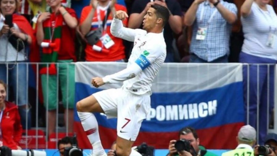 Ο Ρονάλντο έβγαλε τη γλώσσα στον… Μέσι – ΦΩΤΟ