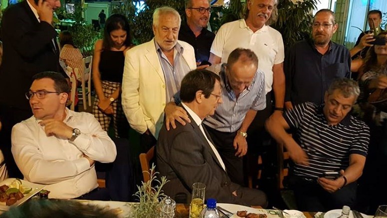 Το κρυφό ταλέντο του Νίκου Αναστασιάδη – Πήρε το μικρόφωνο και τραγούδησε με τον Θέμη Αδαμαντίδη – ΒΙΝΤΕΟ