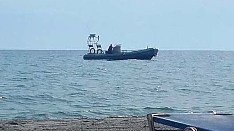 Βρήκαν βόμβα 50 μέτρα από ακτή στη Λάρισα – Επιχείρηση για την εξουδετέρωσή της – ΦΩΤΟ
