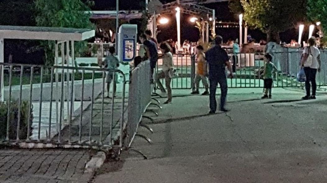 Έγινε και αυτό: Δημοτικός υπάλληλος κλείδωσε στο γήπεδο παιδιά γιατί… σχόλασε και έπρεπε να φύγει- ΦΩΤΟ