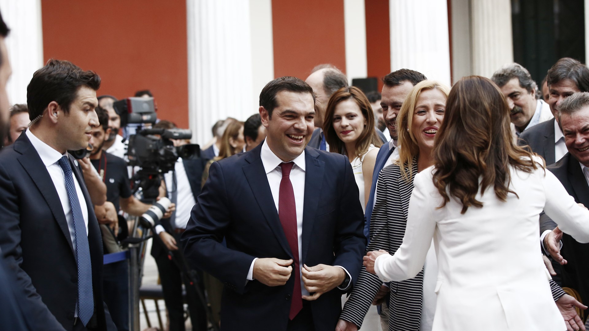 Ο Τσίπρας για τη γραβάτα του: Τα στοιχήματα είναι για να υλοποιούνται όταν κερδίζονται – ΒΙΝΤΕΟ