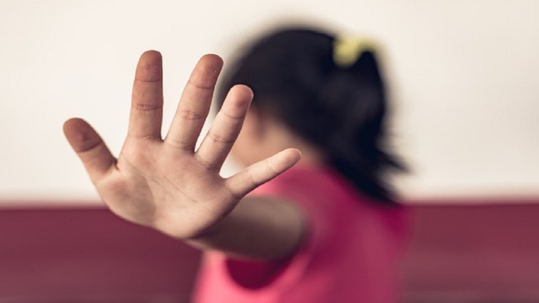 65χρονος κατηγορείται για ασέλγεια σε δύο ανήλικα κορίτσια Ρομά
