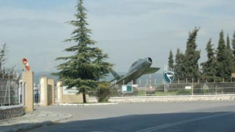 Εισβολή άνδρα με βαν στην αεροπορική βάση Δεκέλειας στο Τατόι