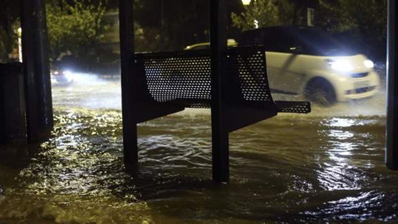 Σφοδρή καταιγίδα “σαρώνει” την Αττική