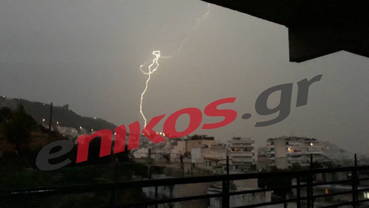 Κεραυνοί μετέτρεψαν τη νύχτα σε μέρα στο Γαλάτσι – ΦΩΤΟ αναγνώστη