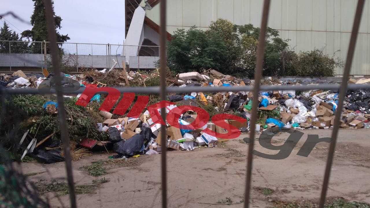 “Πνίγεται” στα σκουπίδια το γήπεδο Χαλανδρίου- ΦΩΤΟ αναγνώστη