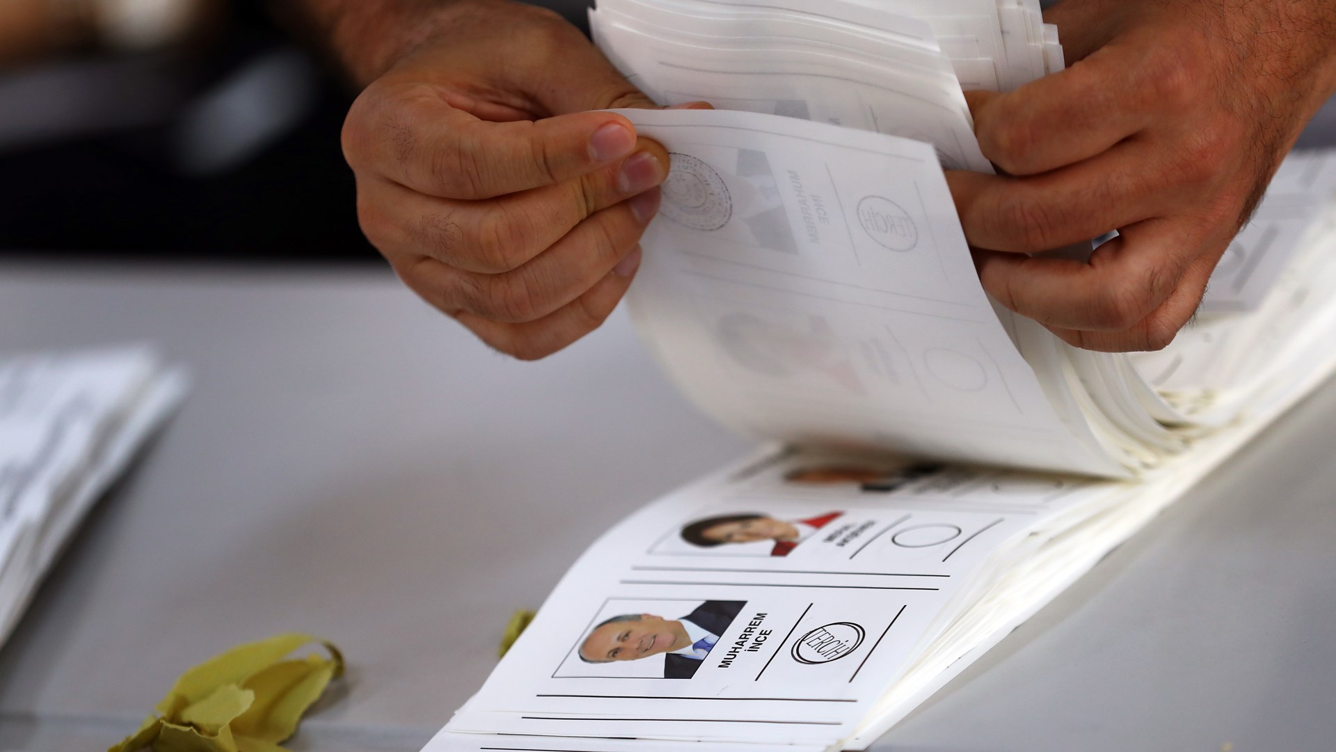 Τουρκικά καψόνια – Ελεύθερα αφέθηκαν τα μέλη της αντιπροσωπείας του Γαλλικού Κομμουνιστικού Κόμματος που συνελήφθησαν στην Τουρκία