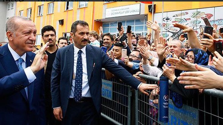 Η πρώτη δήλωση του “Σουλτάνου” Ερντογάν αφού έκλεισαν οι κάλπες: Είναι νωρίς ακόμα, αλλά είμαστε καλά