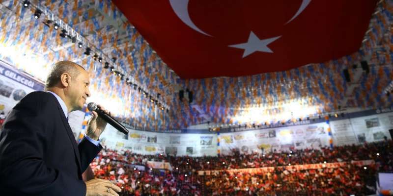 Στέλεχος του AKP: Ο Ερντογάν θα εκλεγεί με ποσοστό τουλάχιστον 51%