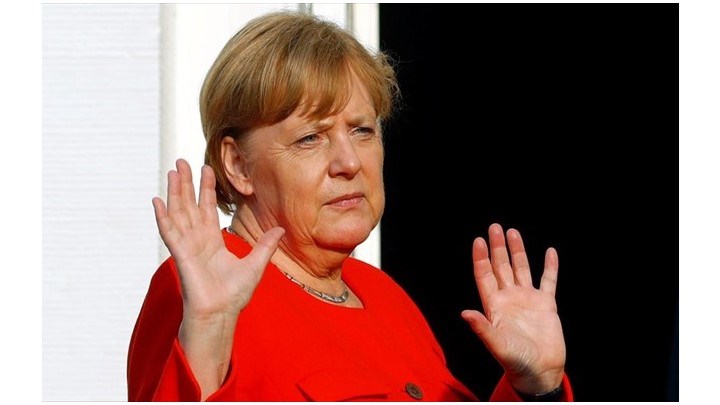 Σήκωσε τα “χέρια ψηλά” η Μέρκελ μετά το αδιέξοδο στη Σύνοδο για το μεταναστευτικό- Η σολομώντεια λύση που πρότεινε
