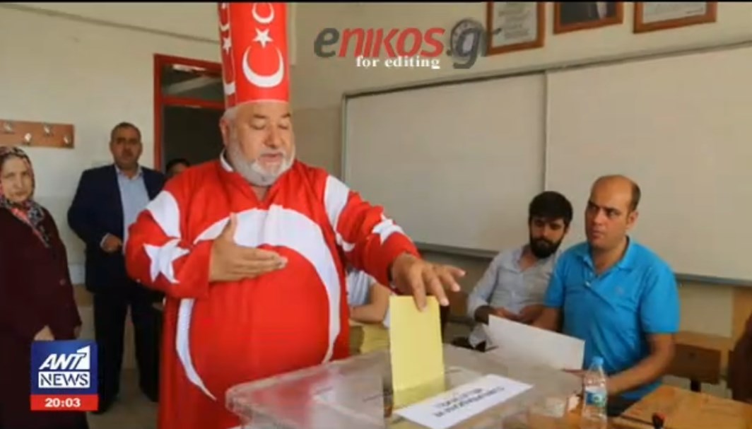 Τα “κουφά” των τουρκικών εκλογών: Με καρότσια, φορεία και…άλογα στις κάλπες – Δεν έλειψαν και οι περίεργες ενδυμασίες – ΒΙΝΤΕΟ
