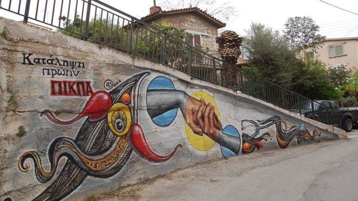 Επίθεση με πέτρες και μολότοφ σε υπό κατάληψη χώρο από αντιεξουσιαστές στα Πετράλωνα