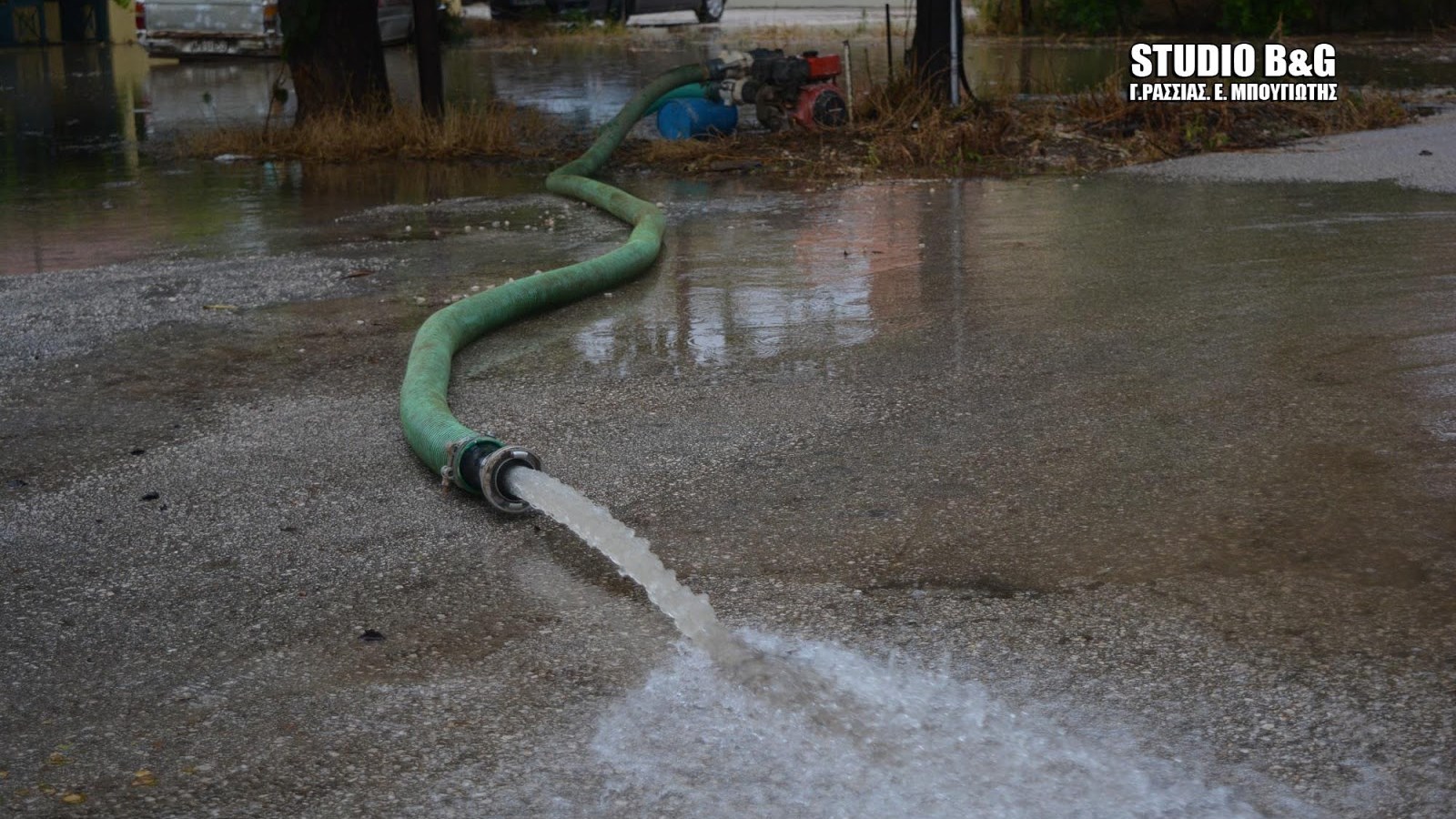 Αντλήσεις υδάτων σε πλημμυρισμένα σπίτια από την πυροσβεστική στο Άργος – ΒΙΝΤΕΟ – ΦΩΤΟ