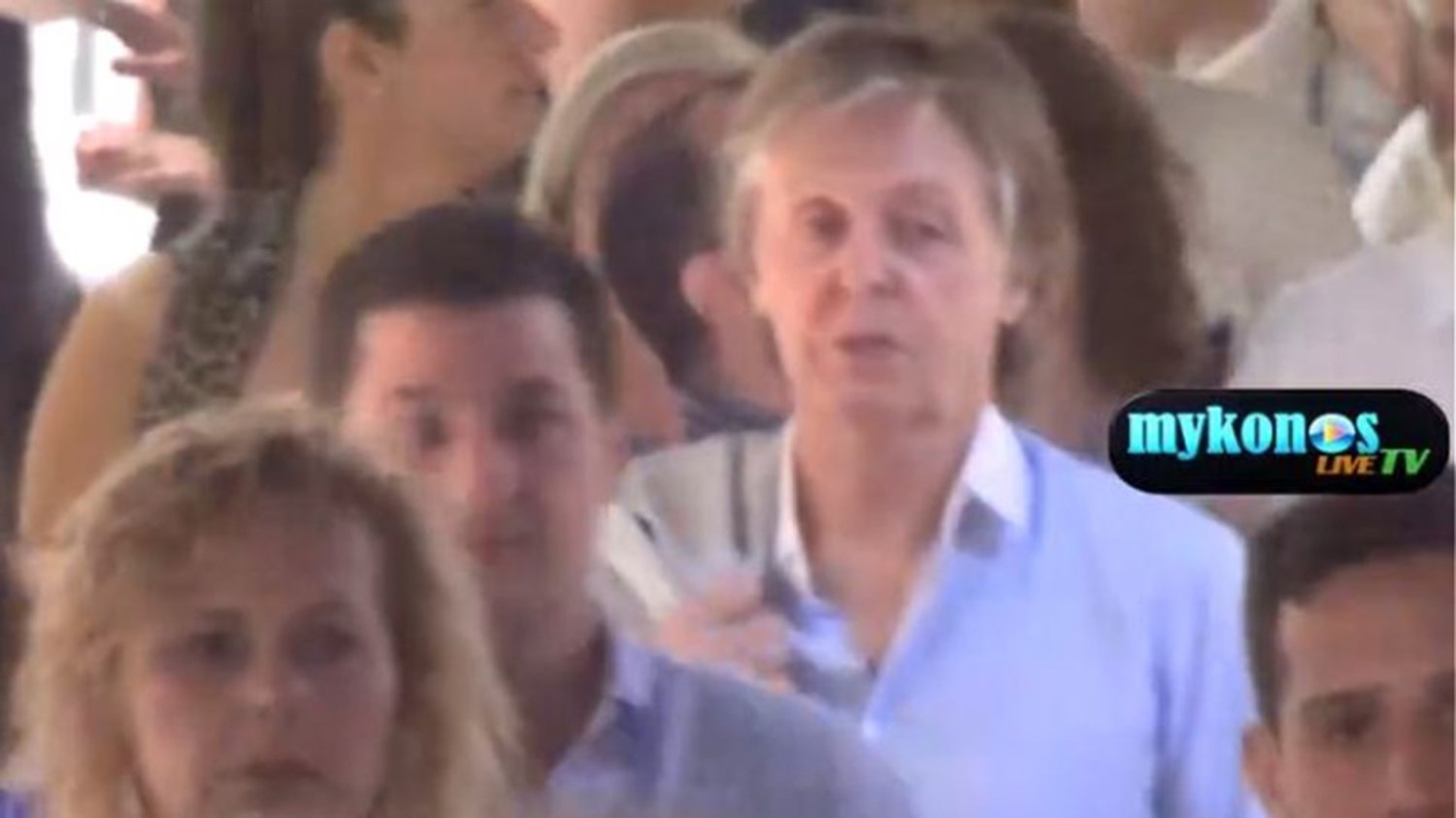 Δείτε το θρυλικό “σκαθάρι” Πολ Μακ Κάρτνεϊ να κάνει βόλτες στη Μύκονο – ΒΙΝΤΕΟ