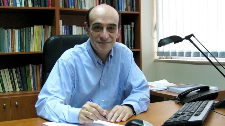 Πετράκης στον Realfm 97,8: Αν δεν διατηρηθούν τα πλεονάσματα μπορεί να χτυπήσουν τα καμπανάκια για το χρέος και του χρόνου