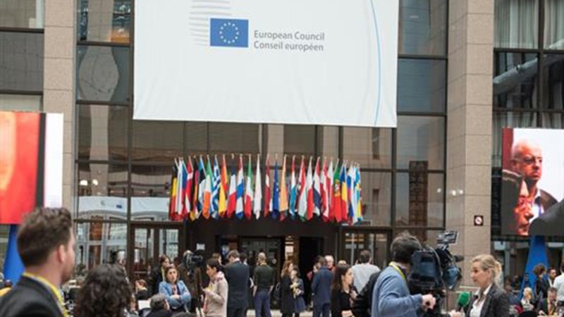 Ανατροπή: Το Ευρωπαϊκό Συμβούλιο ανοίγει το δρόμο για ενταξιακές διαπραγματεύσεις σε ΠΓΔΜ και Αλβανία