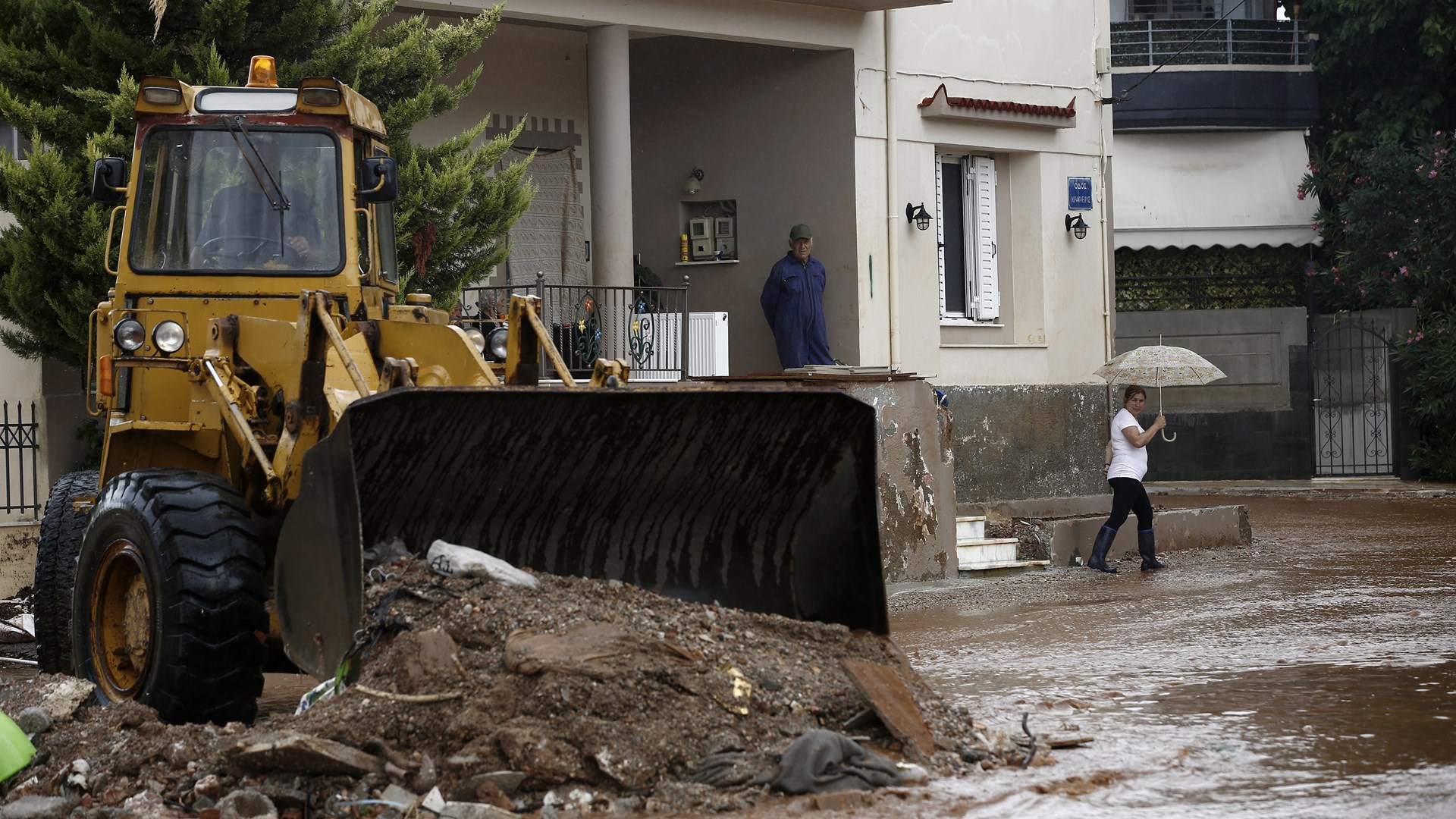 Δημοτικός Σύμβουλος καταγγέλλει στον Realfm 97,8: Ας σταματήσει η κ. Κριεκούκη να μοιράζει υλικά αγαθά σε τρίτους