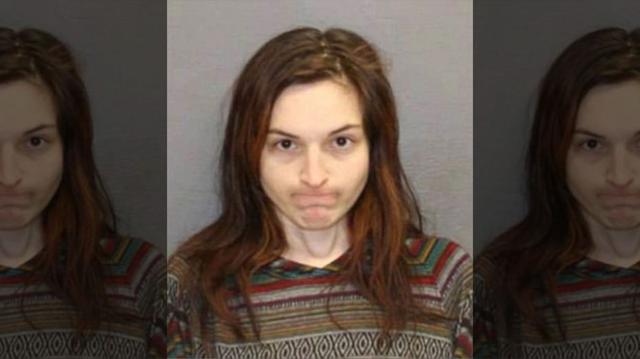 Διέρρηξε το σπίτι του πρώην της και τον βίασε με την απειλή μαχαιριού – ΒΙΝΤΕΟ