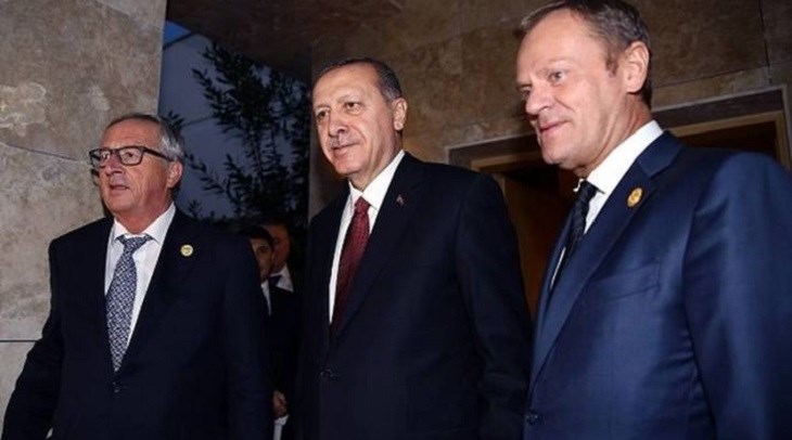 Γιούνκερ και Τούσκ έστειλαν συγχαρητήρια επιστολή στον Ερντογάν για την εκλογή του