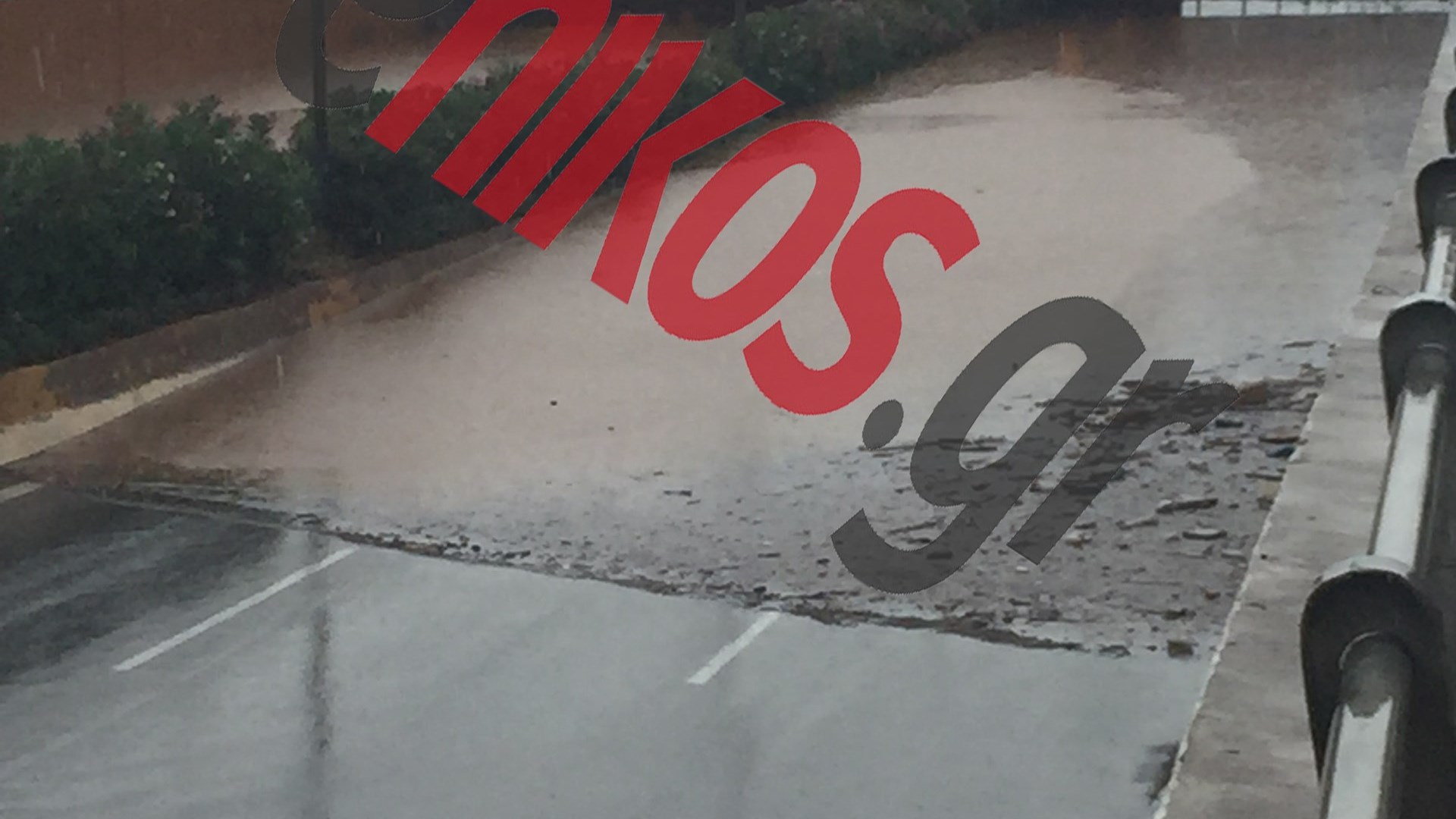 Σε ποιους δρόμους της Αττικής έχει διακοπεί η κυκλοφορία λόγω της κακοκαιρίας – ΤΩΡΑ