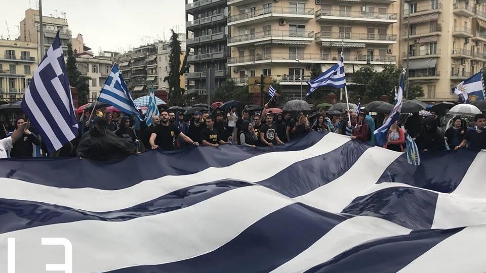 Υπό βροχή το συλλαλητήριο για τη Μακεδονία στη Θεσσαλονίκη – ΦΩΤΟ – ΒΙΝΤΕΟ