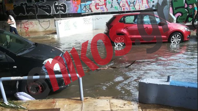 Σε ποτάμια λάσπης έχουν μετατραπεί οι δρόμοι στο Μοσχάτο – ΦΩΤΟ Αναγνώστη