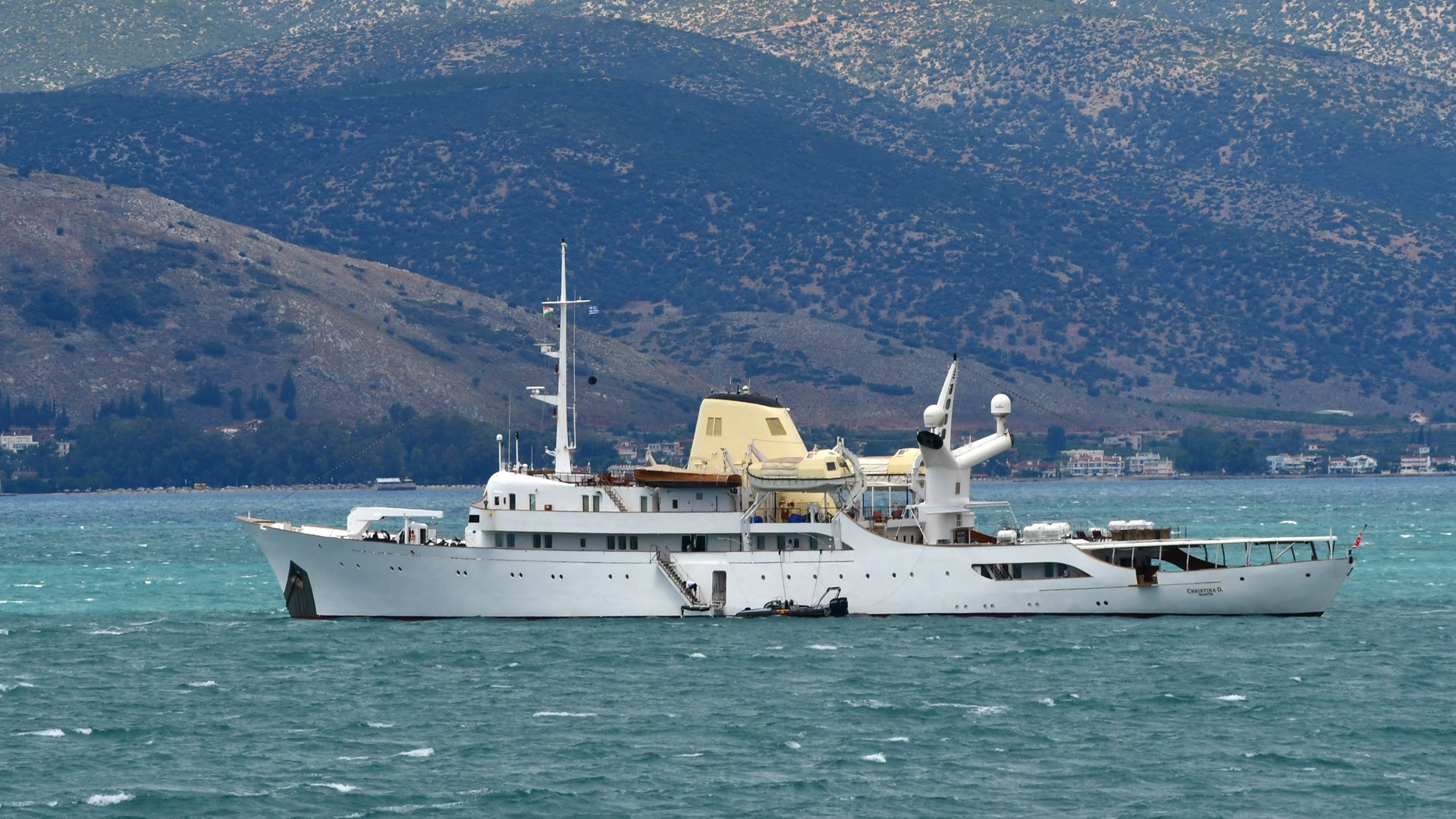 Στο Ναύπλιο η θρυλική θαλαμηγός του Ωνάση “Χριστίνα” – ΦΩΤΟ – ΒΙΝΤΕΟ