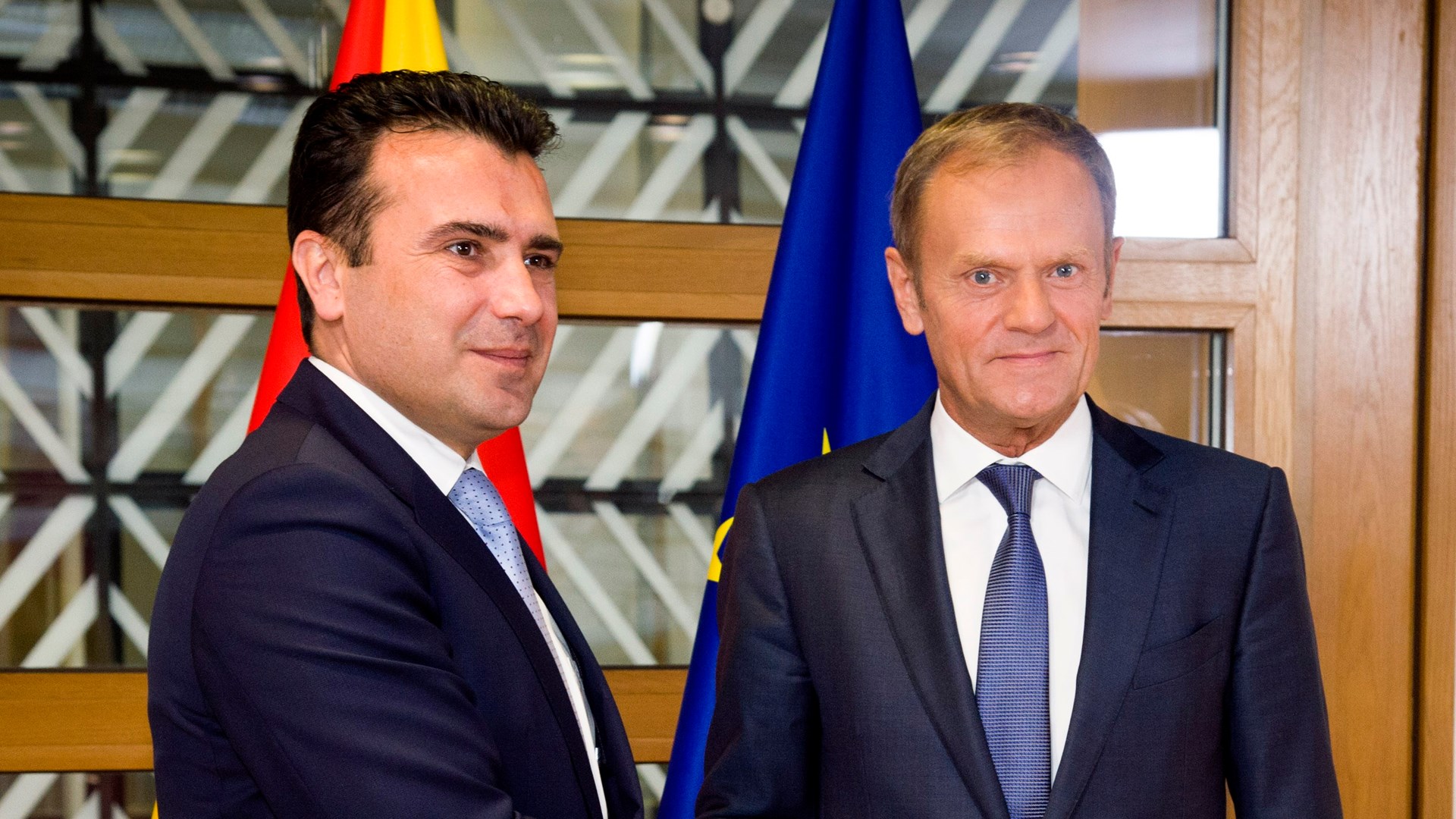 Ο Τουσκ καλεί τις χώρες της Ε.Ε. να επικυρώσουν την απόφαση για έναρξη ενταξιακών διαπραγματεύσεων με ΠΓΔΜ και Αλβανία