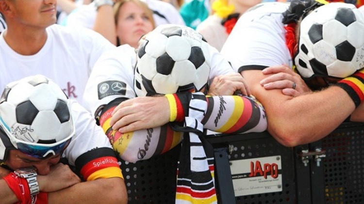 Βραζιλιάνοι… κήδεψαν την Γερμανία μετά τον αποκλεισμό – Επικό ΒΙΝΤΕΟ