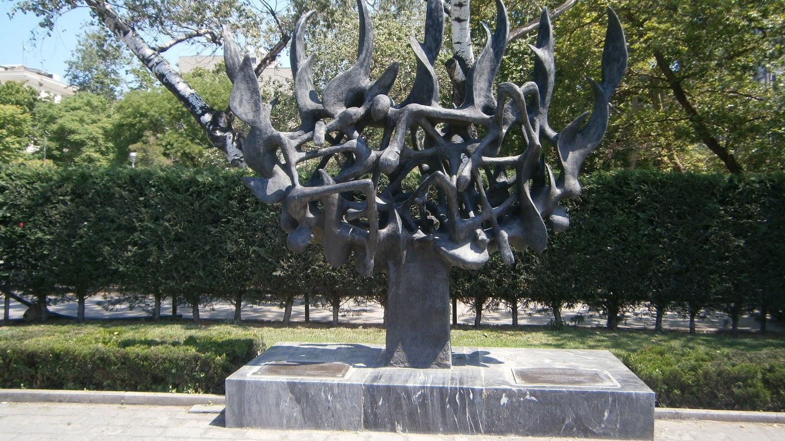 Καταδίκη της βεβήλωσης του Μνημείου Ολοκαυτώματος στη Θεσσαλονίκη από τον Γερμανό πρόξενο