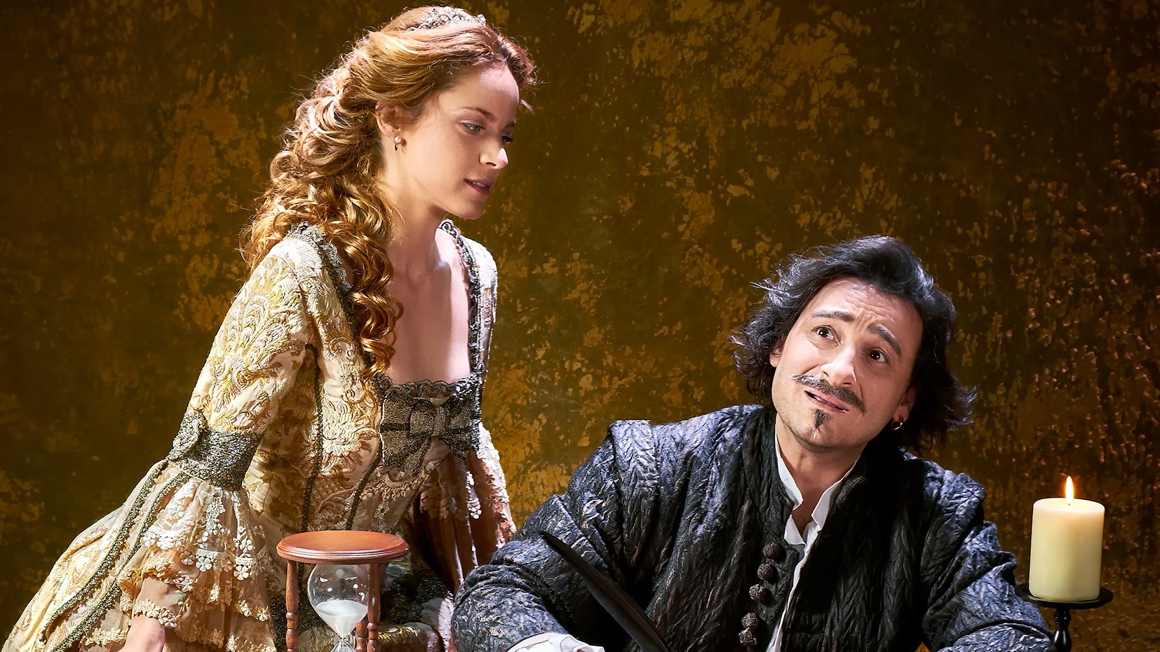 Οι πρώτες επίσημες φωτογραφίες από τον «Ερωτευμένο Σαίξπηρ» του Κακλέα