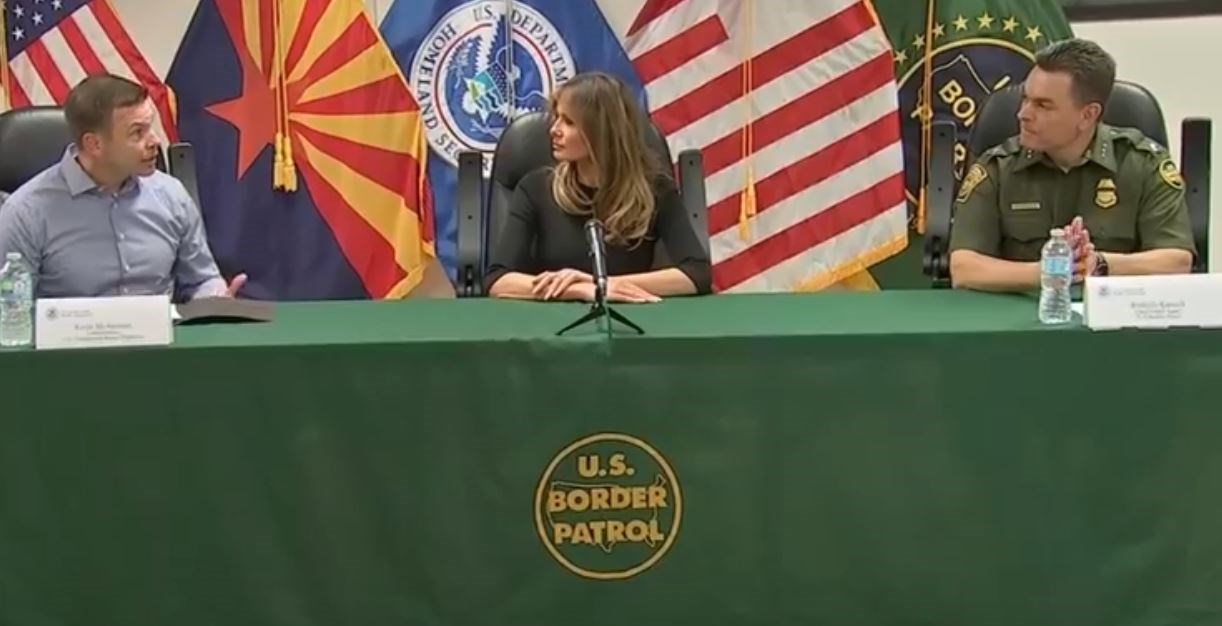 Αιφνιδιαστική επίσκεψη της Μελάνια σε κέντρο φιλοξενίας παιδιών μεταναστών –  ΒΙΝΤΕΟ