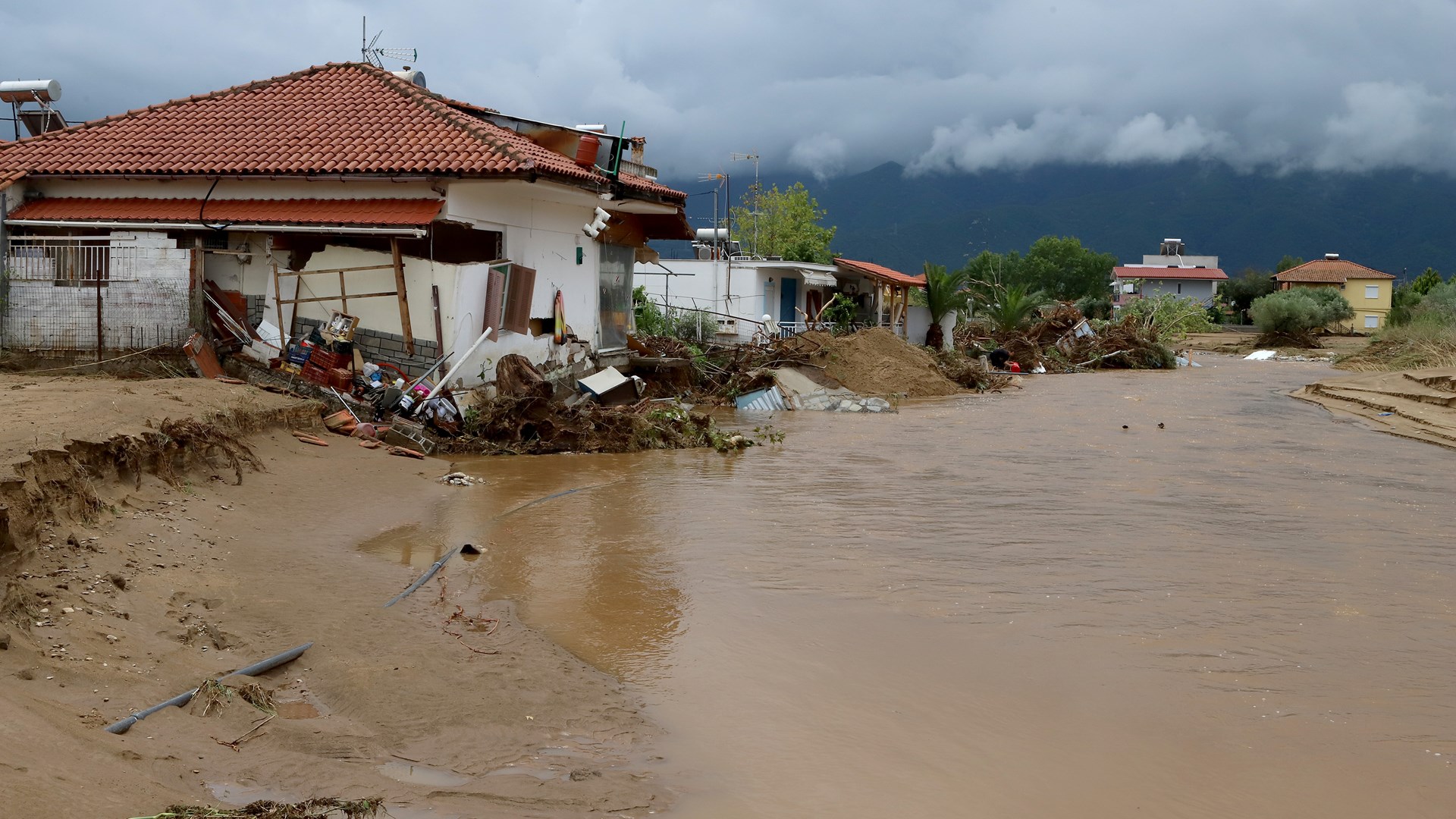 Η επόμενη μέρα μετά τη θεομηνία στα Βρασνά Θεσσαλονίκης