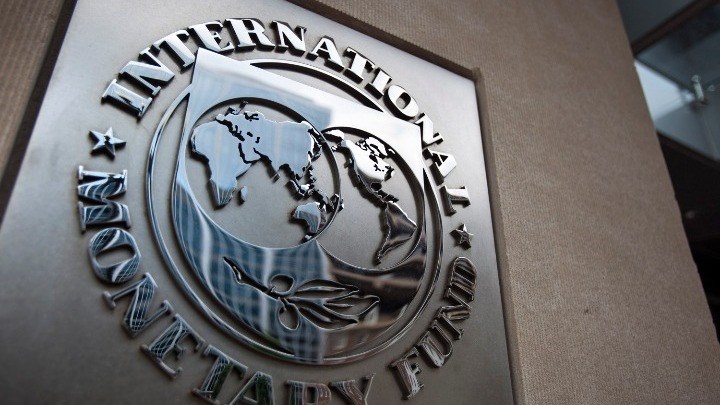 ΔΝΤ: Οι ελληνικές αρχές έχουν δεσμευτεί ότι θα εφαρμόσουν τις μειώσεις στις συντάξεις και το αφορολόγητο